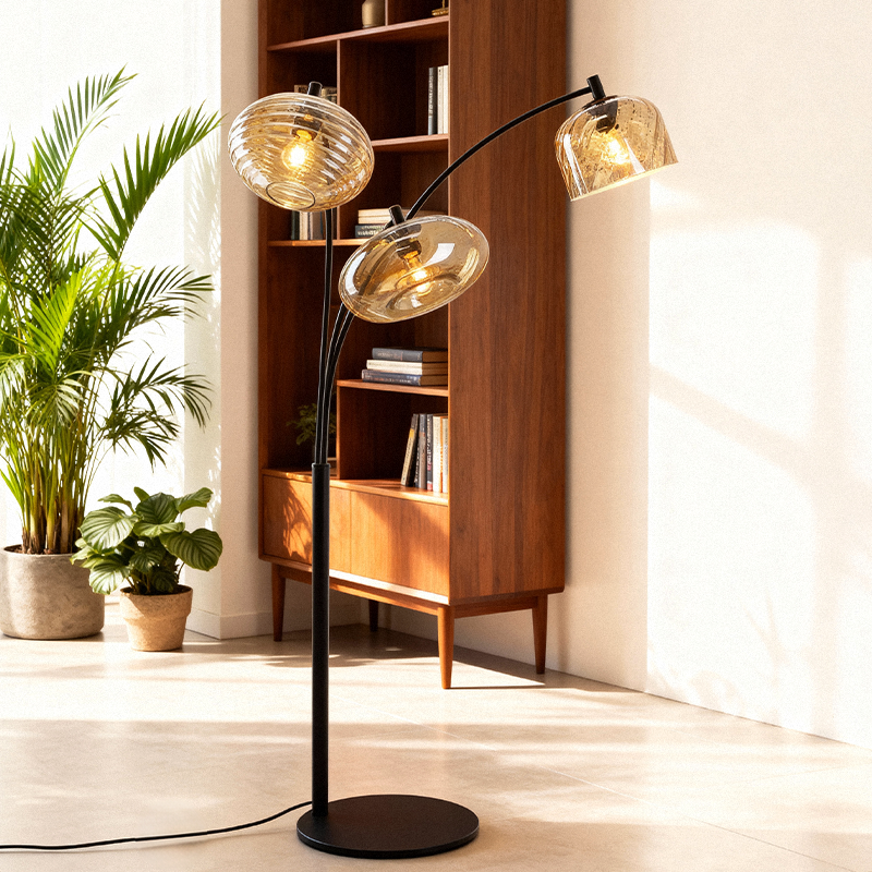 Moderná stojaca lampa jantárová, Caia, s vypínačom
