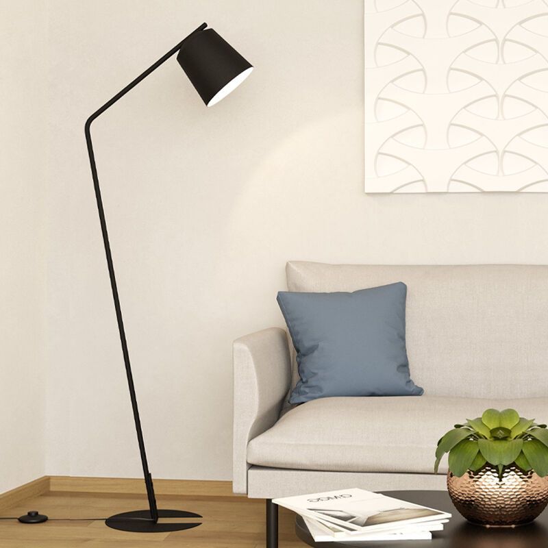 Hliníková industriálna stojaca lampa čierna, Jasmyn, s vypínačom Hliníková industriálna stojaca lampa čierna, Jasmyn, s vypínačom