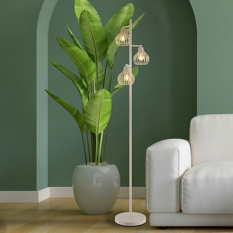 Kovová industriálna stojaca lampa krémová, Manpreet, s vypínačom