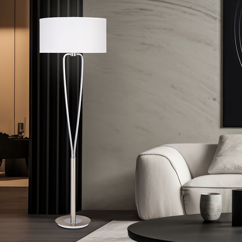 Niklová stojaca lampa moderná, Lola, s vypínačom