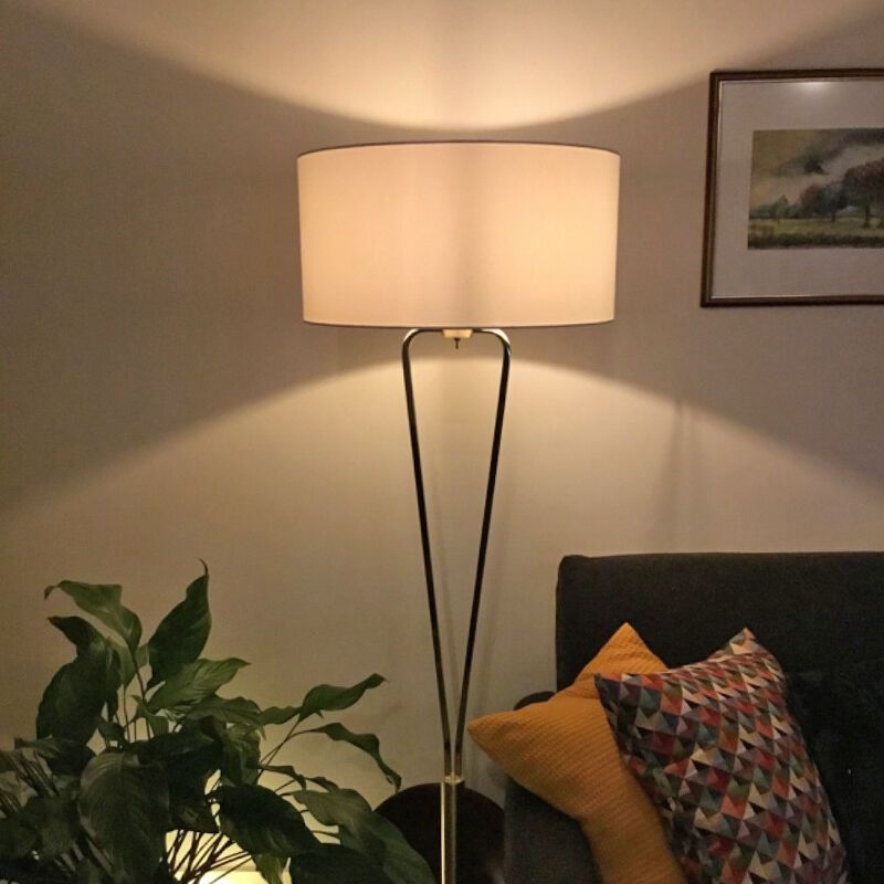Mosadzná stojaca lampa klasická, Lola, s vypínačom