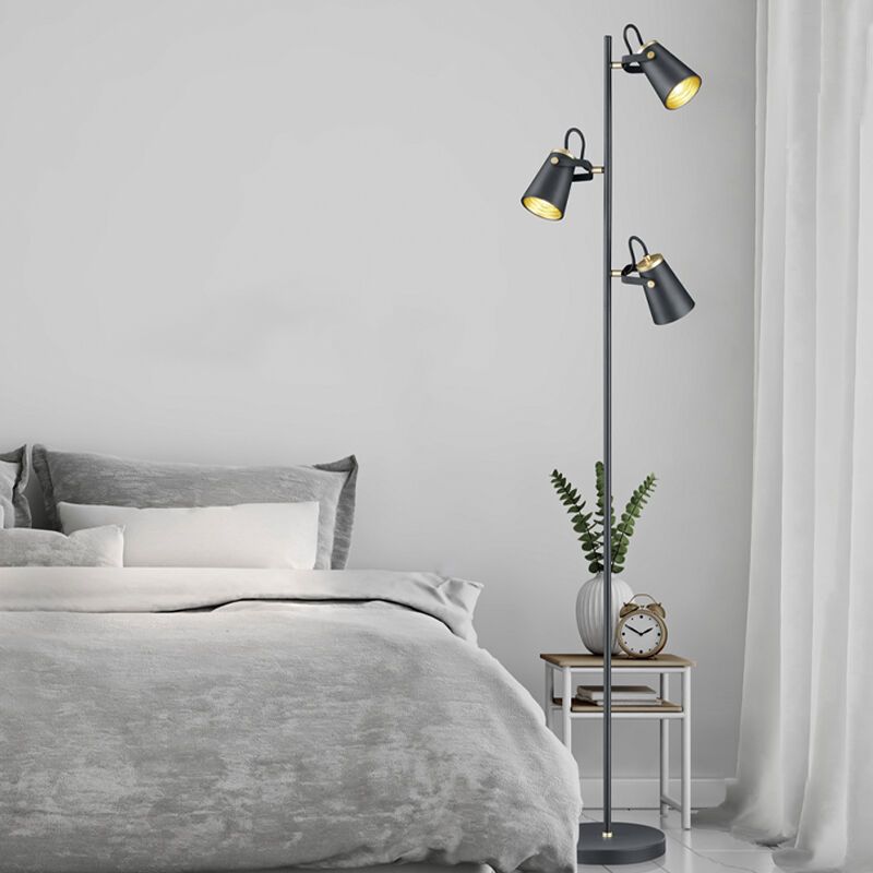 Čierna stojaca lampa moderná, Skals, s vypínačom