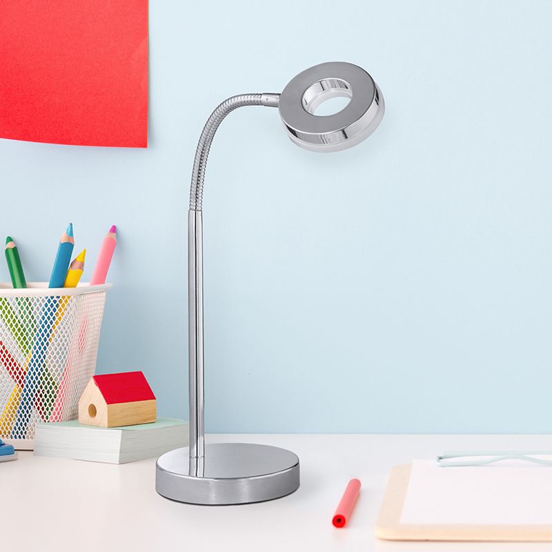 Chrómová lampa na písací stôl moderná, Daley, 4 W, LED 3000 K, s vypínačom Chrómová lampa na písací stôl moderná, Daley, 4 W, LED 3000 K, s vypínačom
