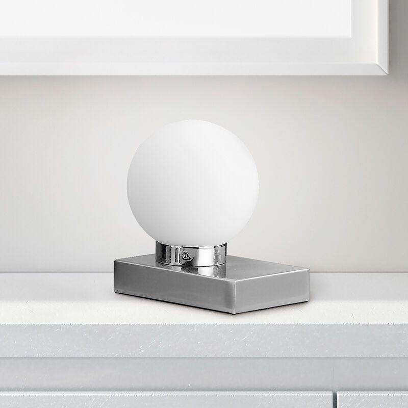 Niklová stolová lampa moderná, Jullian, s vypínačom Niklová stolová lampa moderná, Jullian, s vypínačom