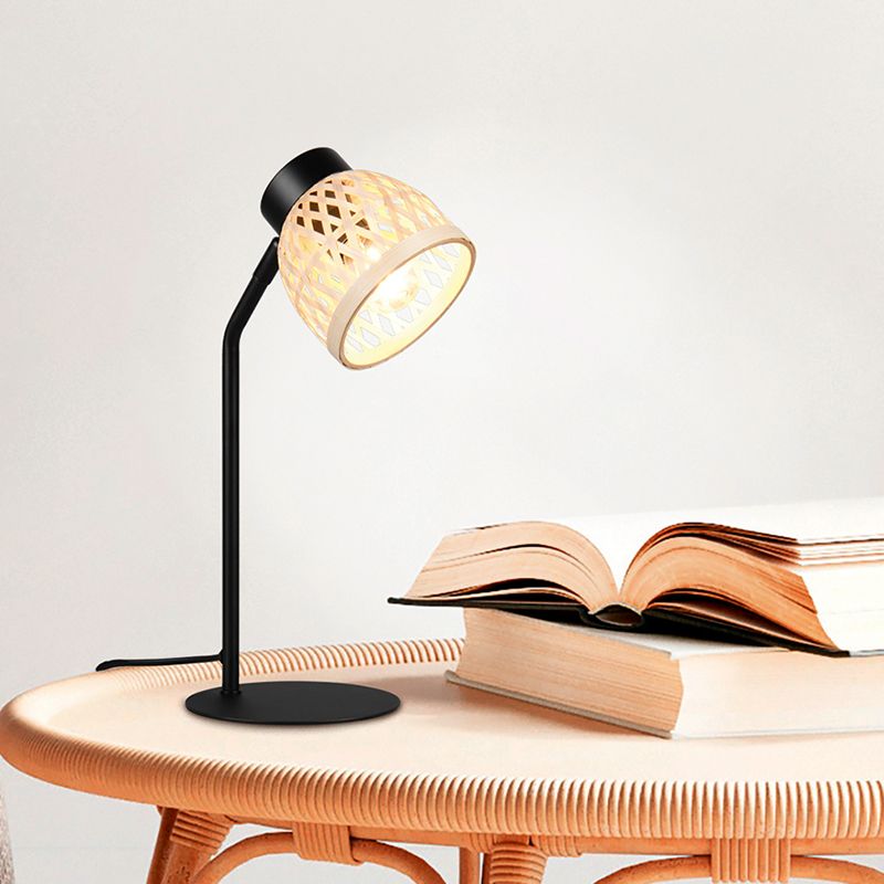 Ratanová stolová lampa hnedá, Laut, s vypínačom Ratanová stolová lampa hnedá, Laut, s vypínačom