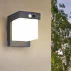 Čierne solárne vonkajšie nástenné svietidlo moderné, Kadija, 5,5 W, LED 4000 K, IP44
