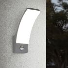 Antracité vonkajšie nástenné svietidlo so senzorom pohybu moderné, Popke, 12,5 W, LED 4000 K, IP44